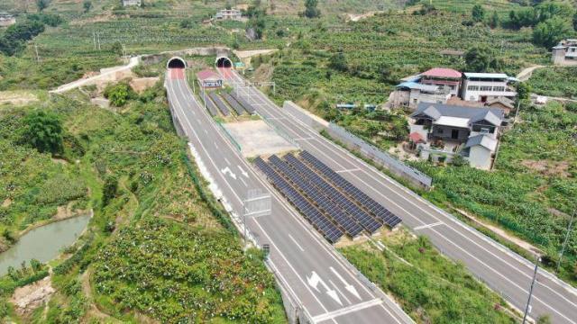 全国首个“交通全场景友好型”分布式光储项目在四川成功并网运行